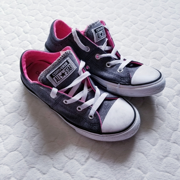 converse grey and pink